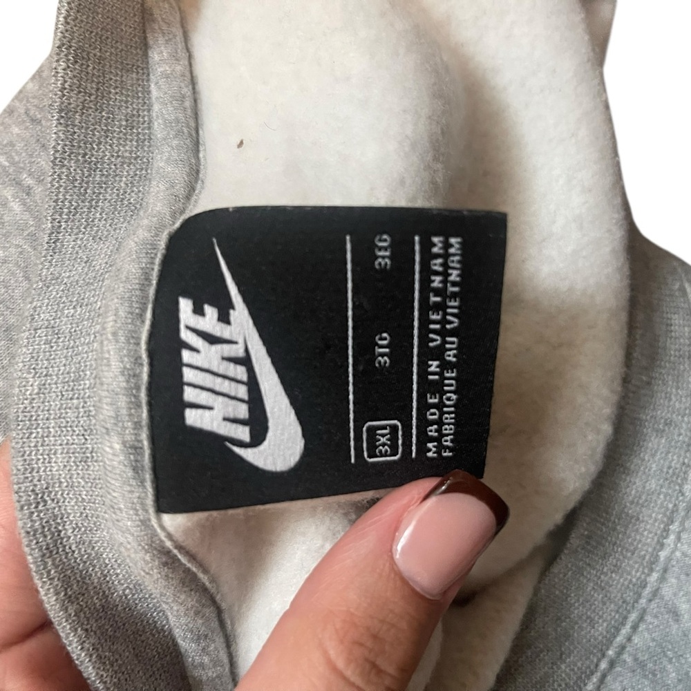 Nike Men's Classic Gray Crewneck Sweater - Picture 4 of 4